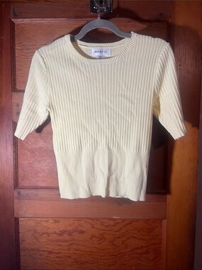 Bailey 44 Ribbed Short Sleeve Knit Top in Pale Yellow